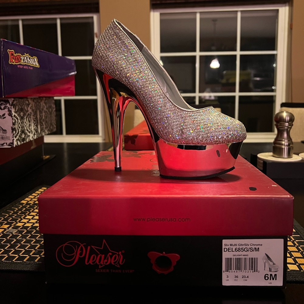 DELIGHT-685G PLATFORM PUMP | SILVER GLITTER